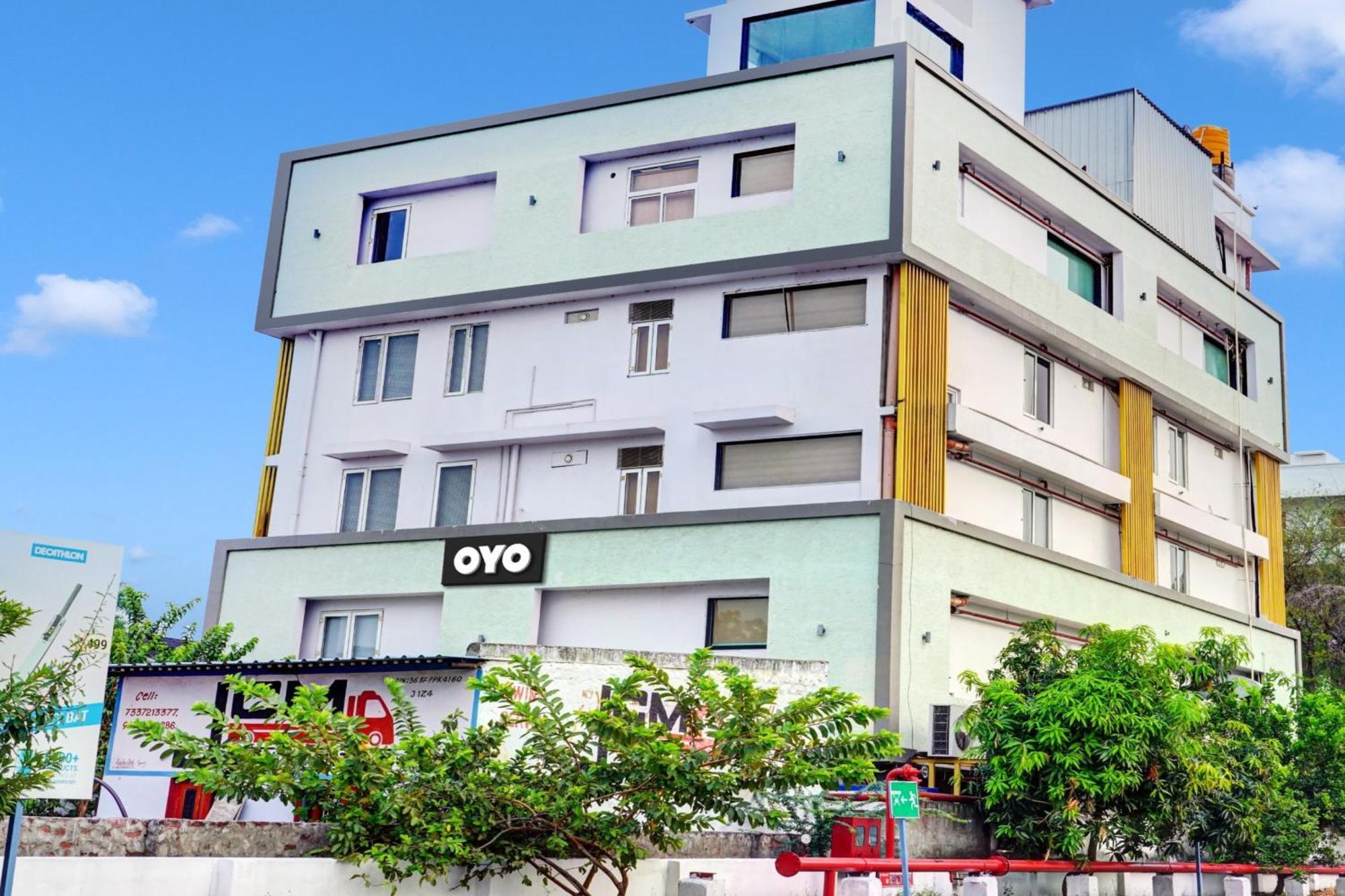 Super Townhouse Dev'S Inn By Cj Gunadala Extérieur photo