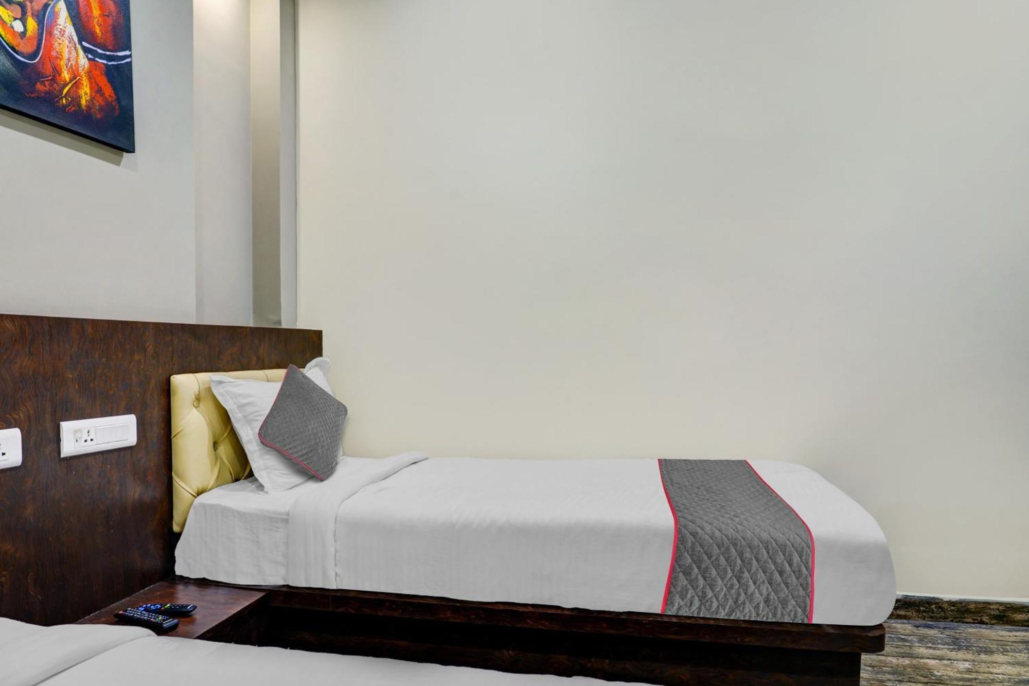 Super Townhouse Dev'S Inn By Cj Gunadala Extérieur photo