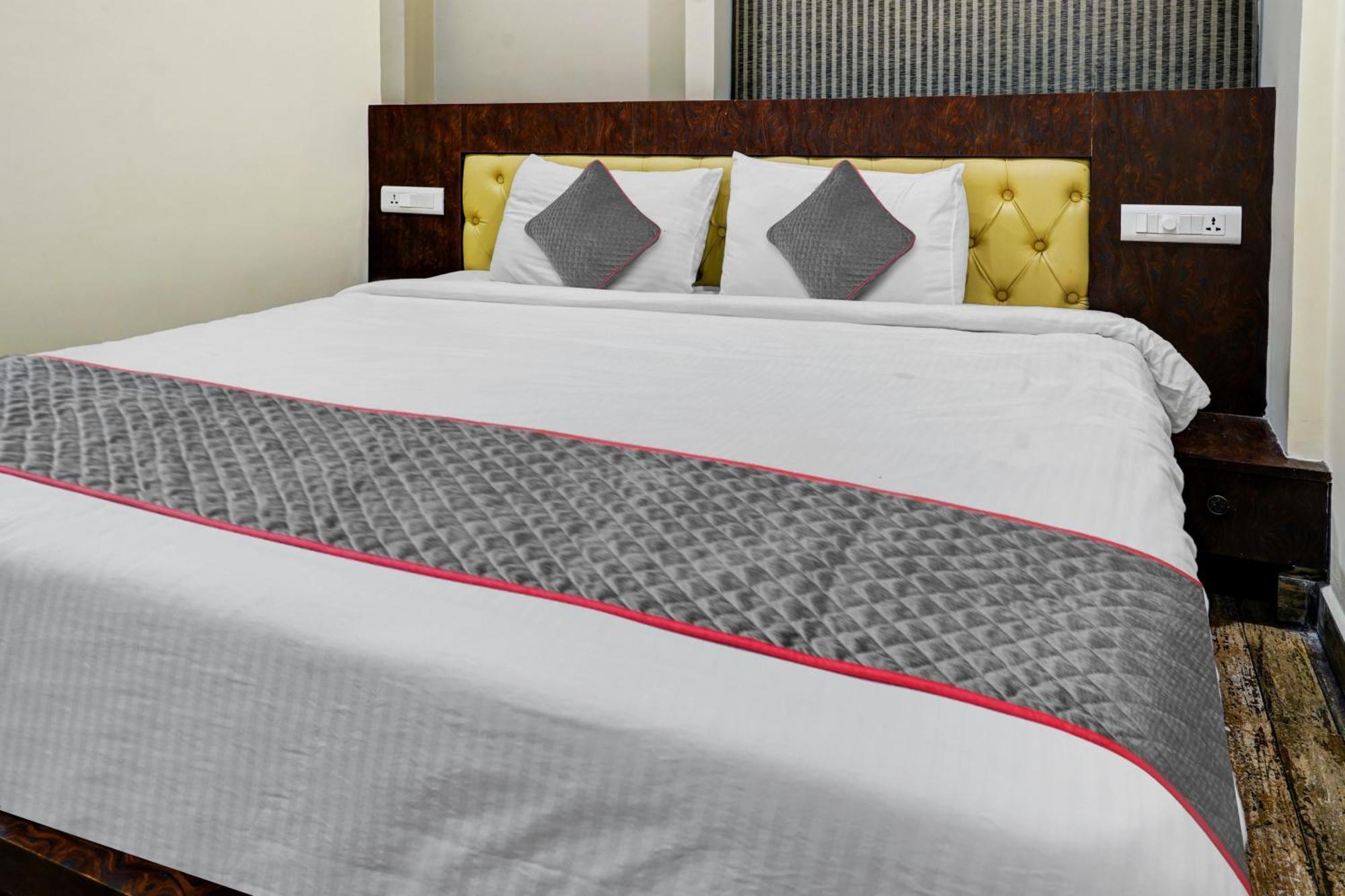 Super Townhouse Dev'S Inn By Cj Gunadala Extérieur photo