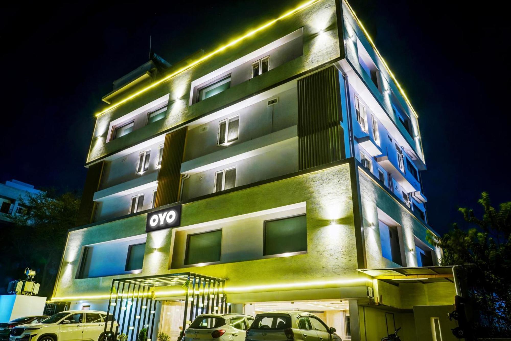 Super Townhouse Dev'S Inn By Cj Gunadala Extérieur photo