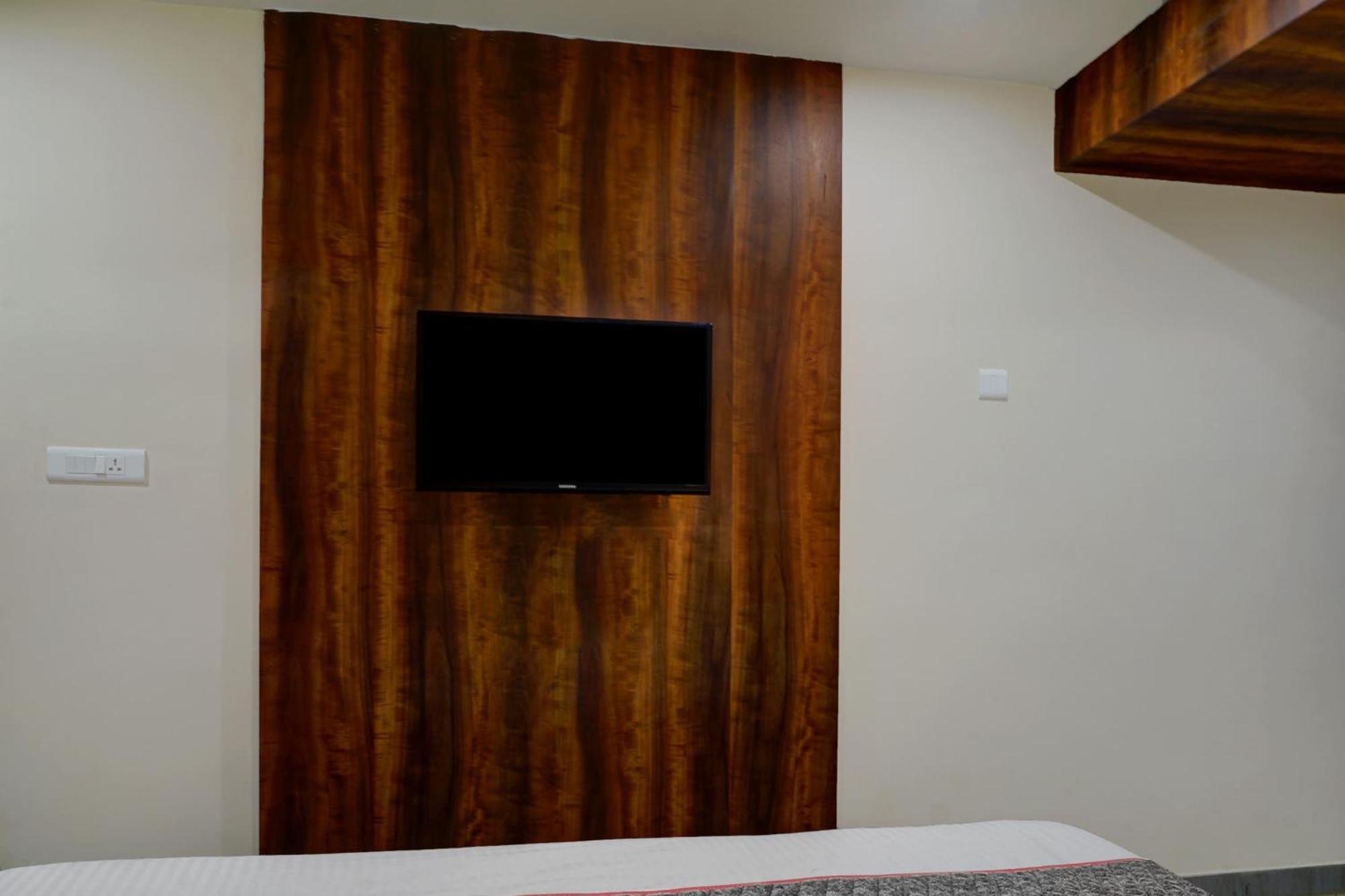 Super Townhouse Dev'S Inn By Cj Gunadala Extérieur photo